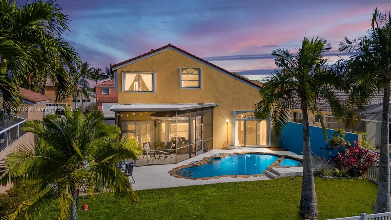 Недавно продано: $749,900 (4 спален, 3 ванн, 2104 Квадратных фут)