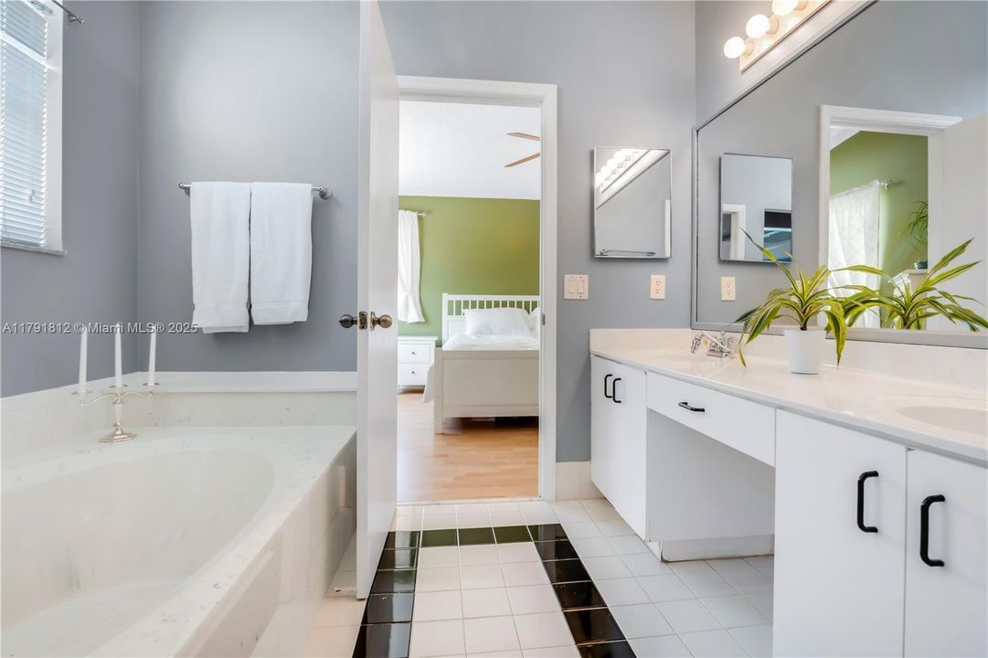 Недавно продано: $749,900 (4 спален, 3 ванн, 2104 Квадратных фут)