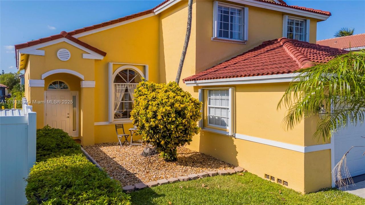 Недавно продано: $749,900 (4 спален, 3 ванн, 2104 Квадратных фут)