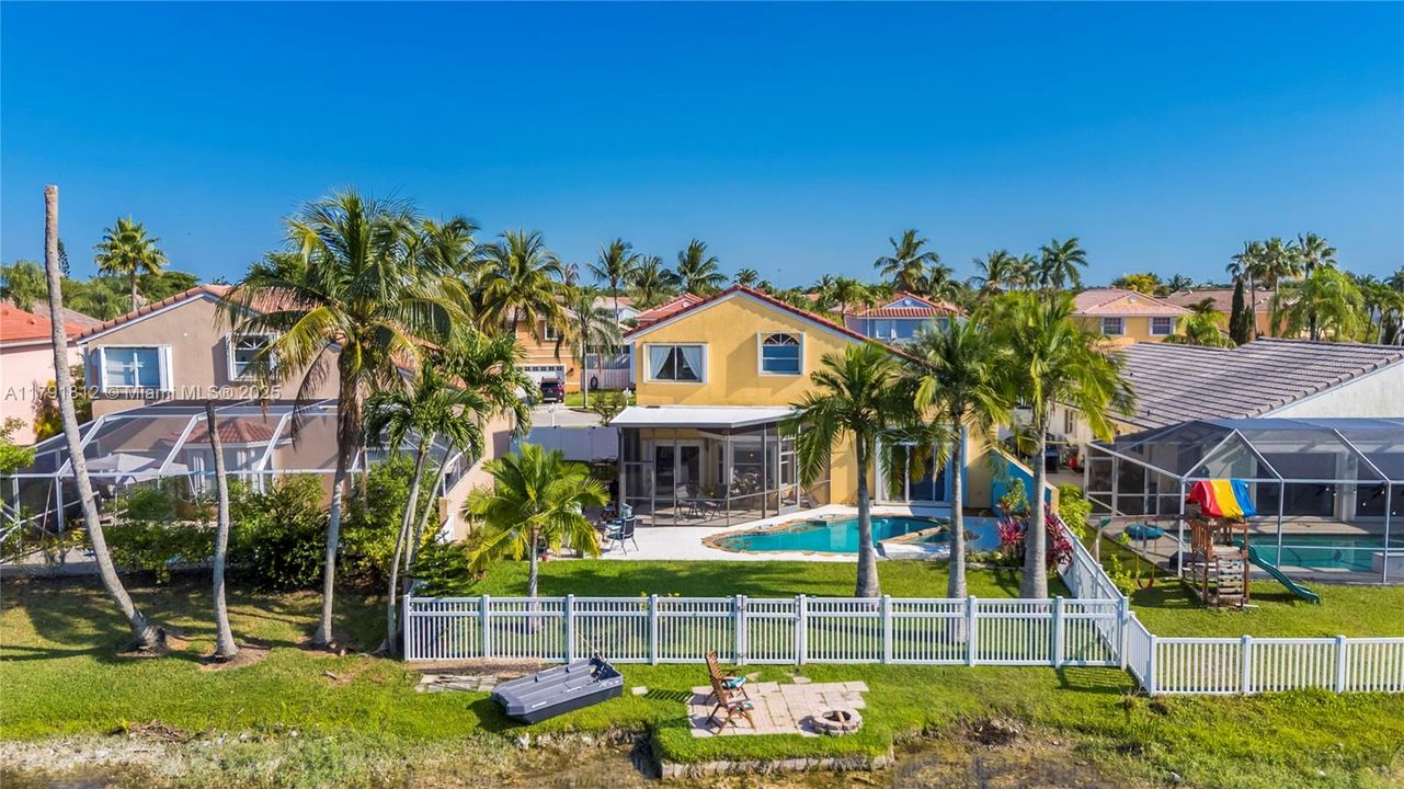 Недавно продано: $749,900 (4 спален, 3 ванн, 2104 Квадратных фут)