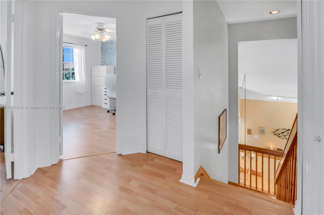 Недавно продано: $749,900 (4 спален, 3 ванн, 2104 Квадратных фут)