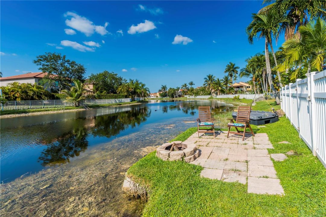 Недавно продано: $749,900 (4 спален, 3 ванн, 2104 Квадратных фут)