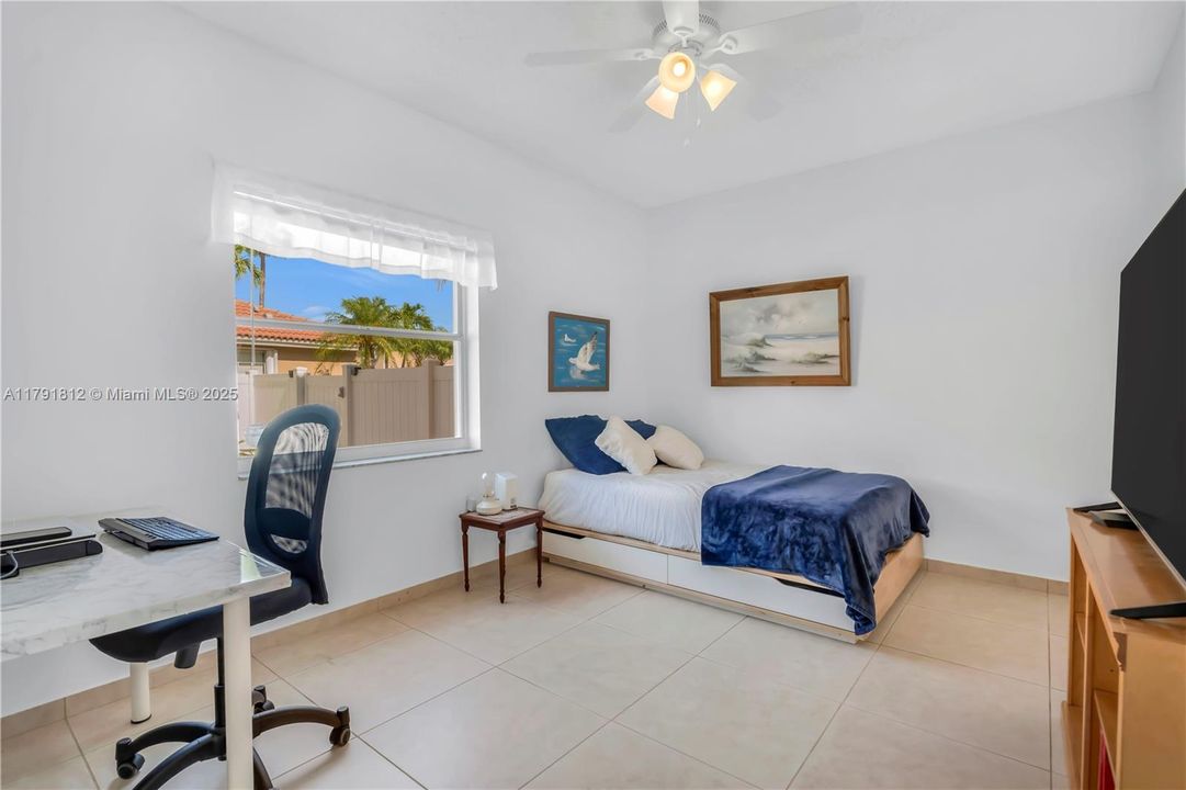 Недавно продано: $749,900 (4 спален, 3 ванн, 2104 Квадратных фут)