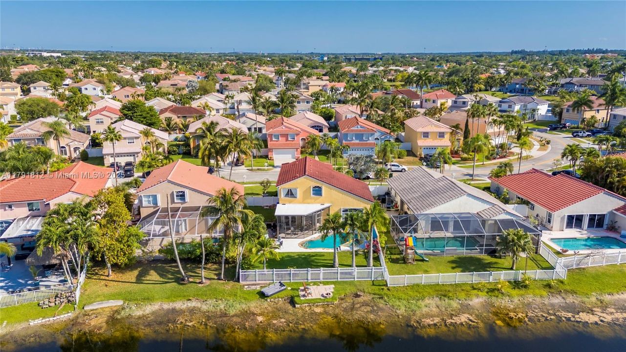 Недавно продано: $749,900 (4 спален, 3 ванн, 2104 Квадратных фут)