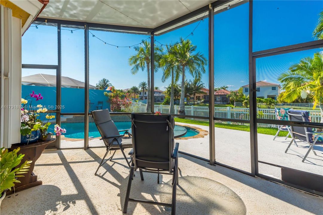 Недавно продано: $749,900 (4 спален, 3 ванн, 2104 Квадратных фут)