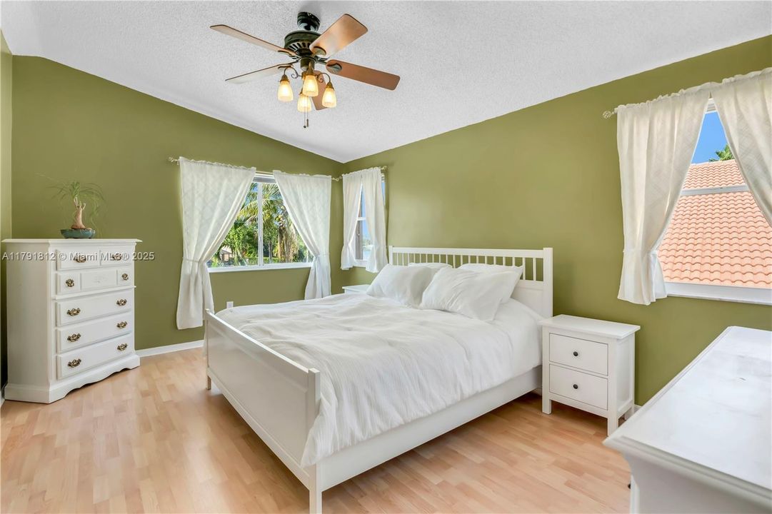 Недавно продано: $749,900 (4 спален, 3 ванн, 2104 Квадратных фут)