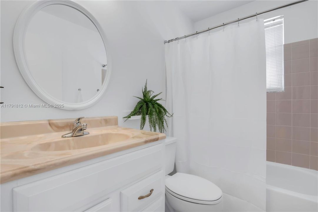 Недавно продано: $749,900 (4 спален, 3 ванн, 2104 Квадратных фут)