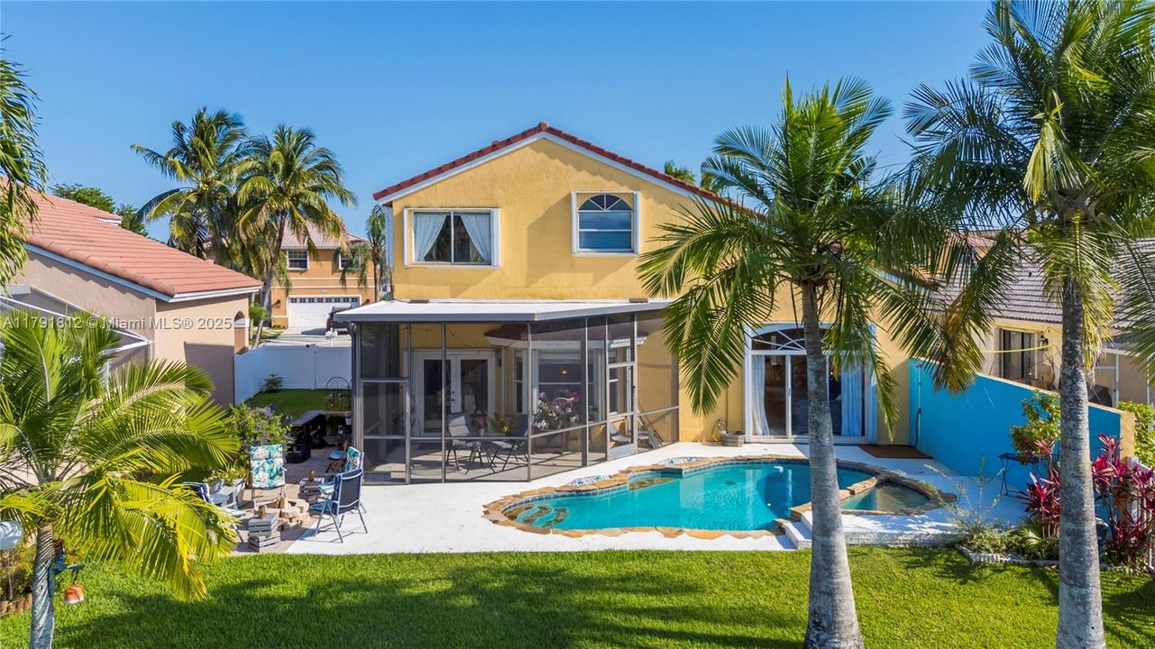 Недавно продано: $749,900 (4 спален, 3 ванн, 2104 Квадратных фут)