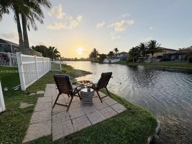 Недавно продано: $749,900 (4 спален, 3 ванн, 2104 Квадратных фут)