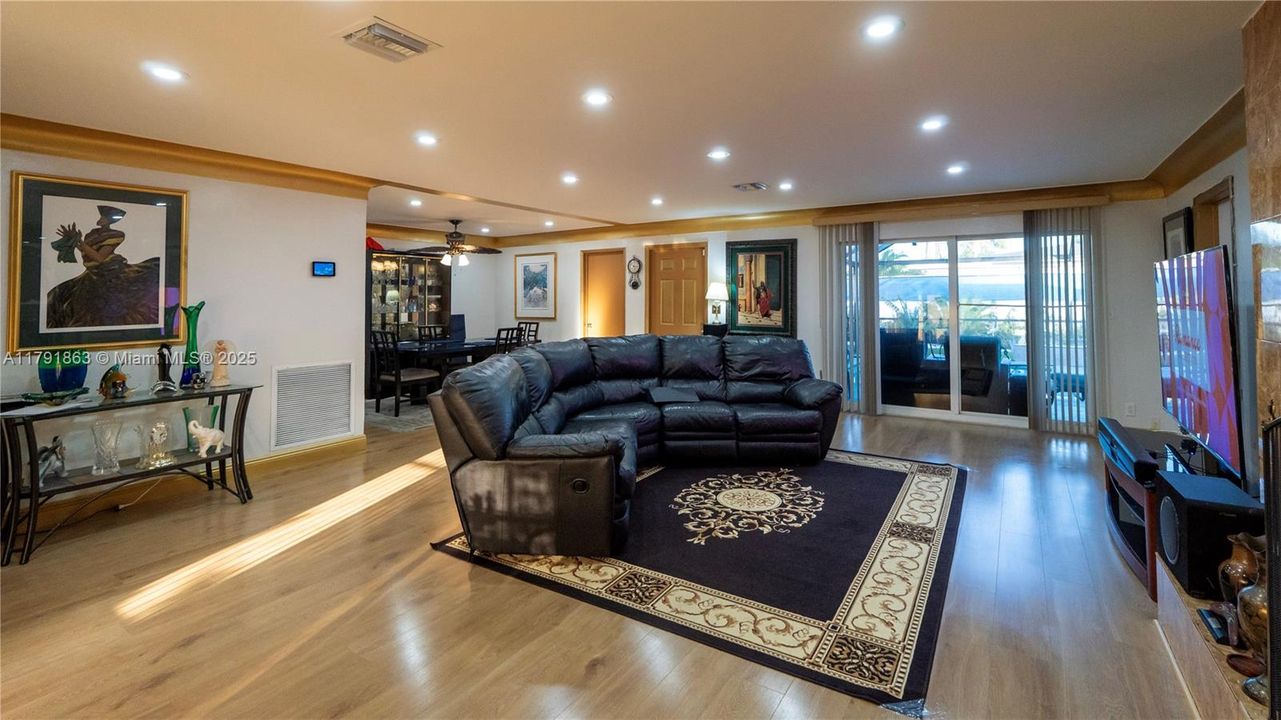 Recently Sold: $509,997 (4 beds, 2 baths, 1827 Square Feet)