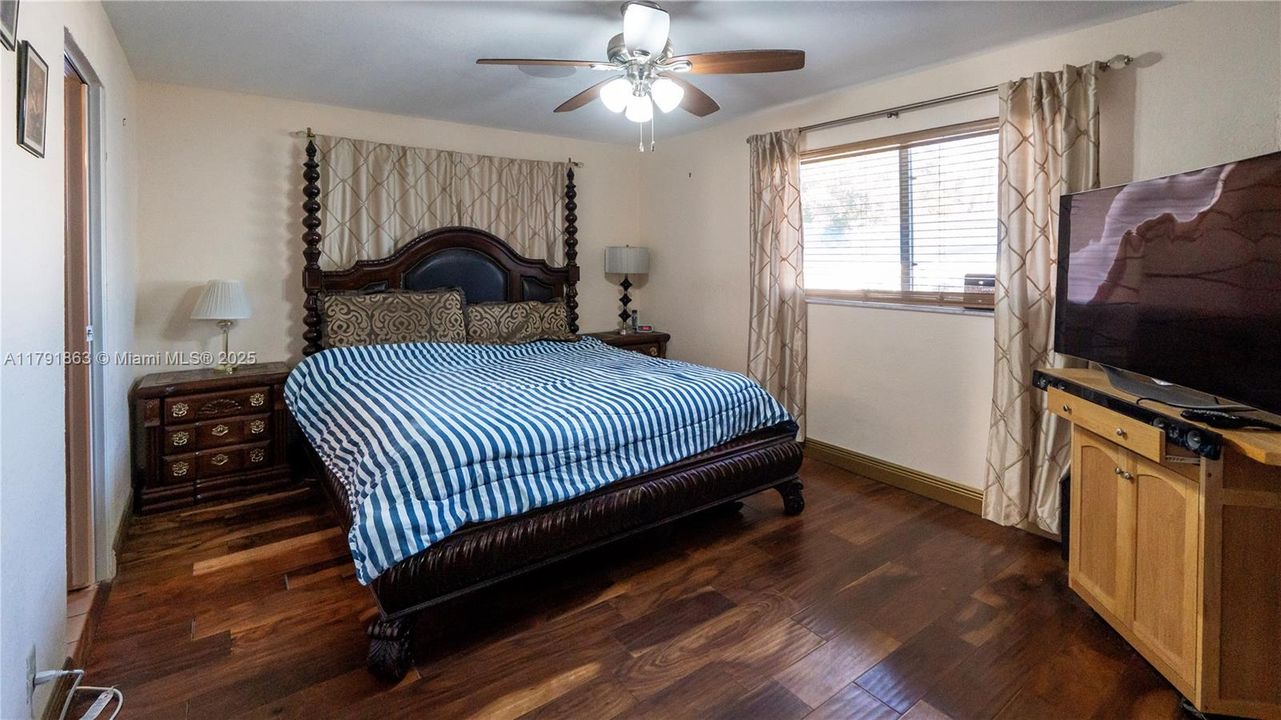 Recently Sold: $509,997 (4 beds, 2 baths, 1827 Square Feet)