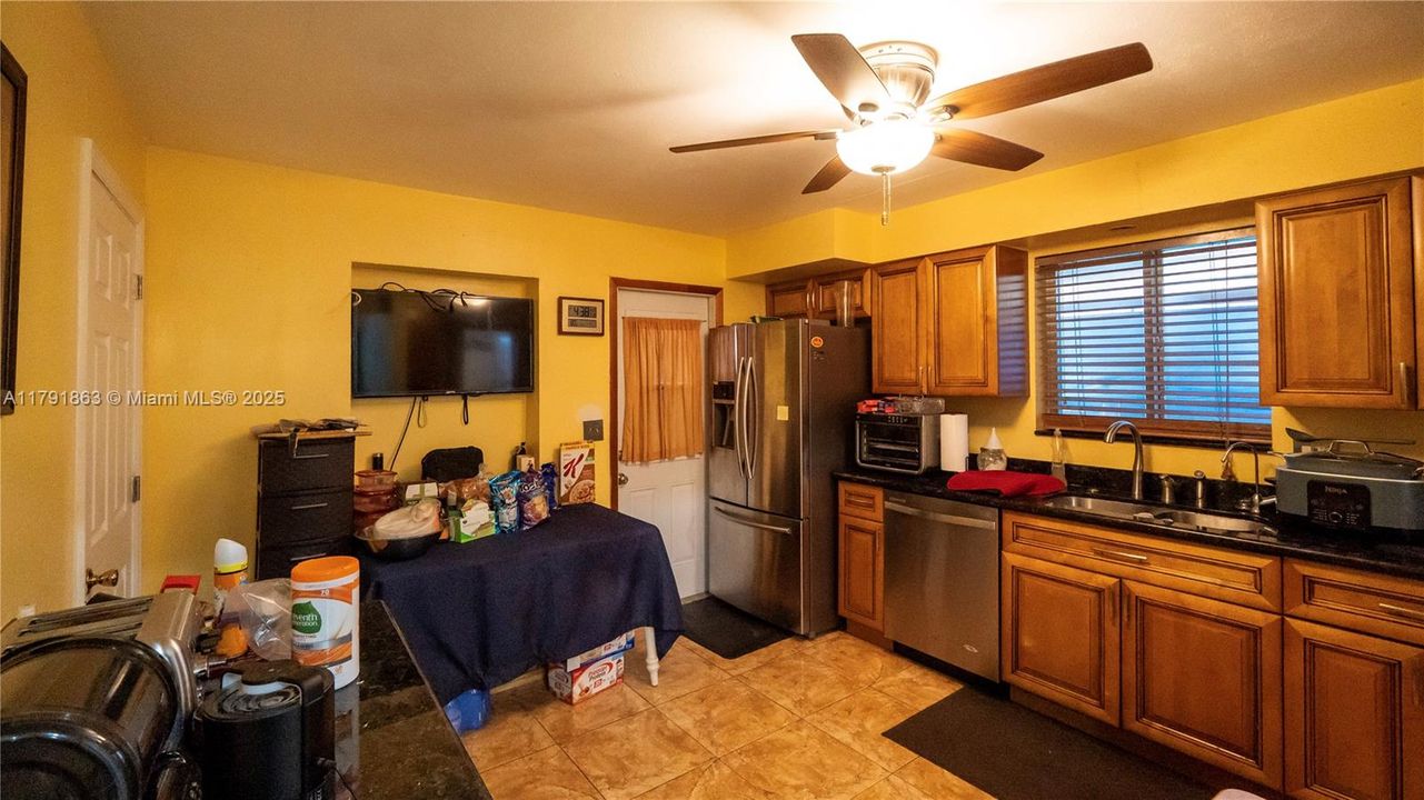 Recently Sold: $509,997 (4 beds, 2 baths, 1827 Square Feet)