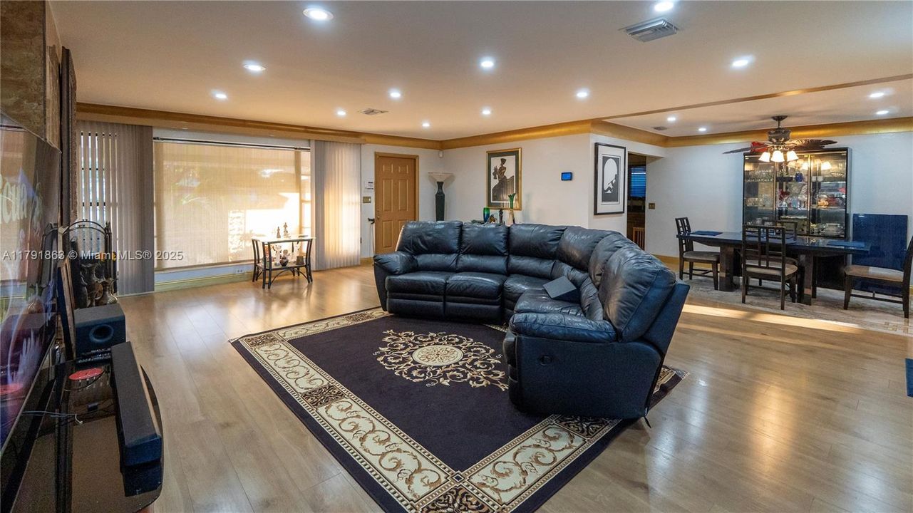 Recently Sold: $509,997 (4 beds, 2 baths, 1827 Square Feet)