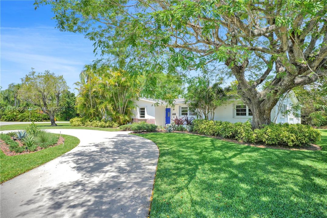 Recently Sold: $965,000 (4 beds, 2 baths, 2172 Square Feet)