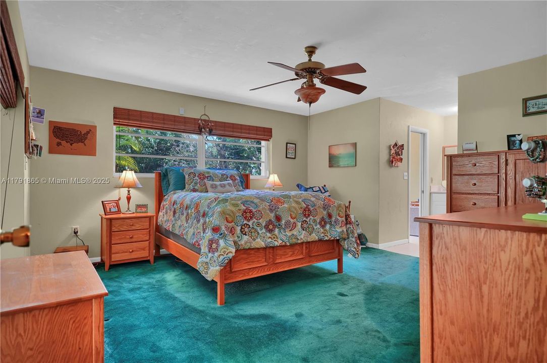 Recently Sold: $965,000 (4 beds, 2 baths, 2172 Square Feet)