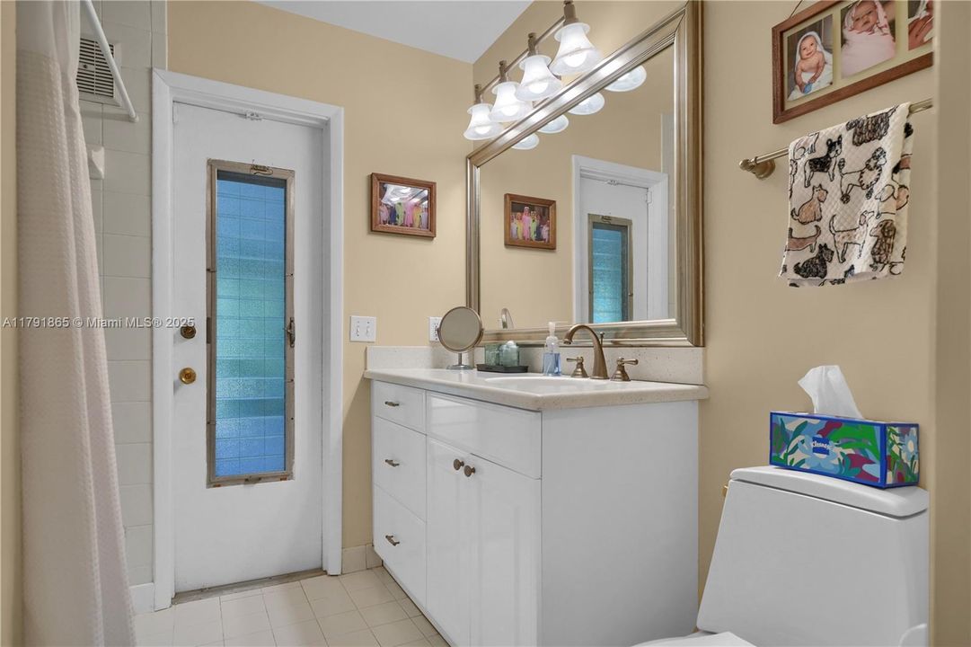 Recently Sold: $965,000 (4 beds, 2 baths, 2172 Square Feet)