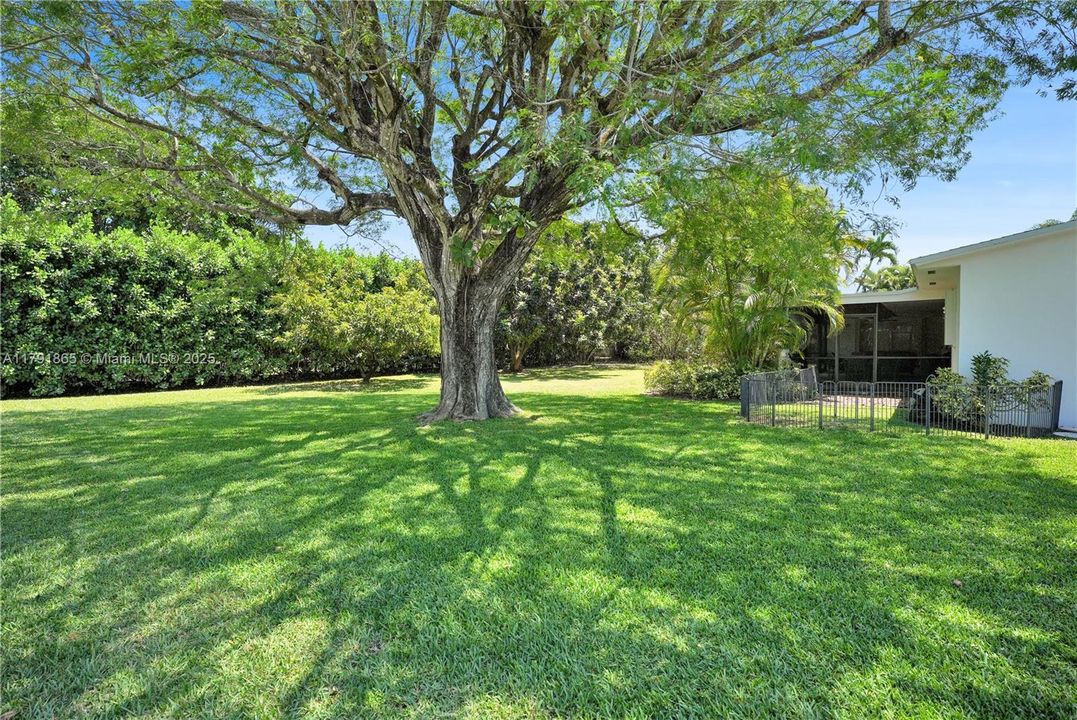 Recently Sold: $965,000 (4 beds, 2 baths, 2172 Square Feet)