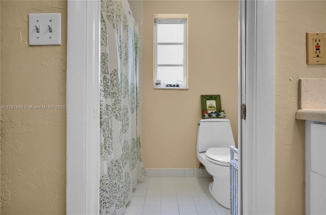 Recently Sold: $965,000 (4 beds, 2 baths, 2172 Square Feet)