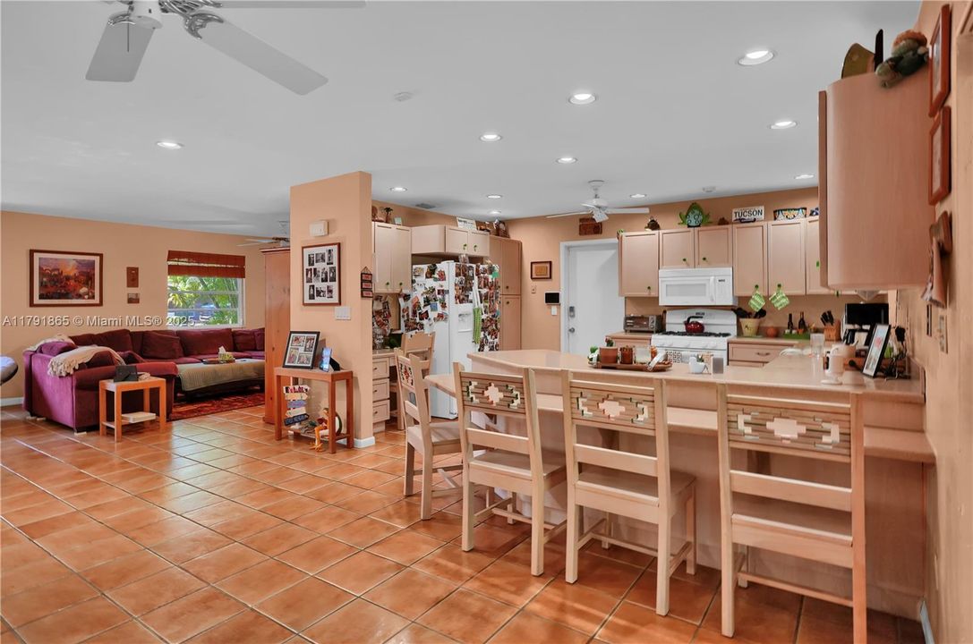 Recently Sold: $965,000 (4 beds, 2 baths, 2172 Square Feet)