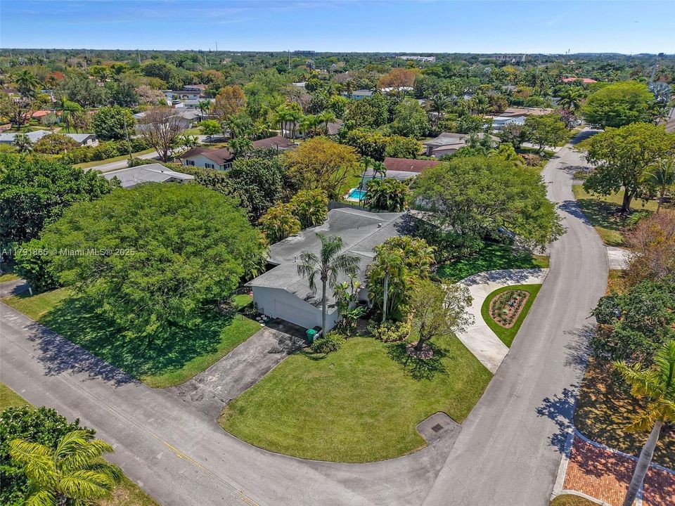 Recently Sold: $965,000 (4 beds, 2 baths, 2172 Square Feet)