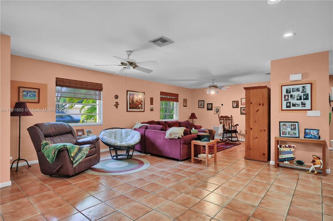 Recently Sold: $965,000 (4 beds, 2 baths, 2172 Square Feet)