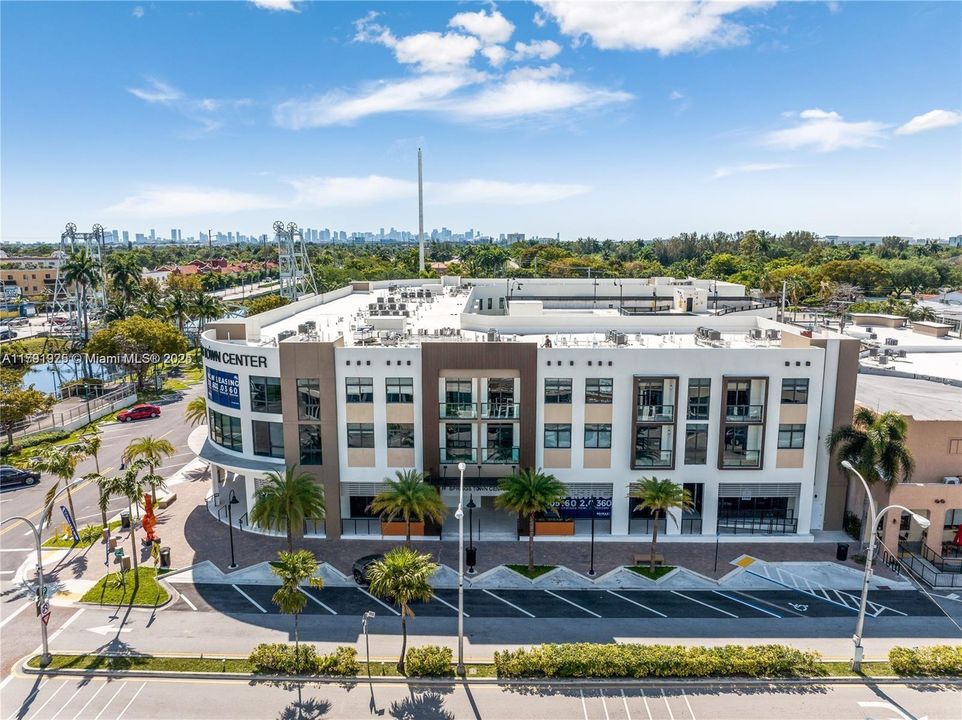 Recently Rented: $3,000 (2 beds, 2 baths, 967 Square Feet)