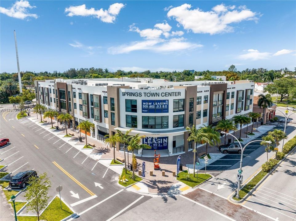 Recently Rented: $3,000 (2 beds, 2 baths, 967 Square Feet)