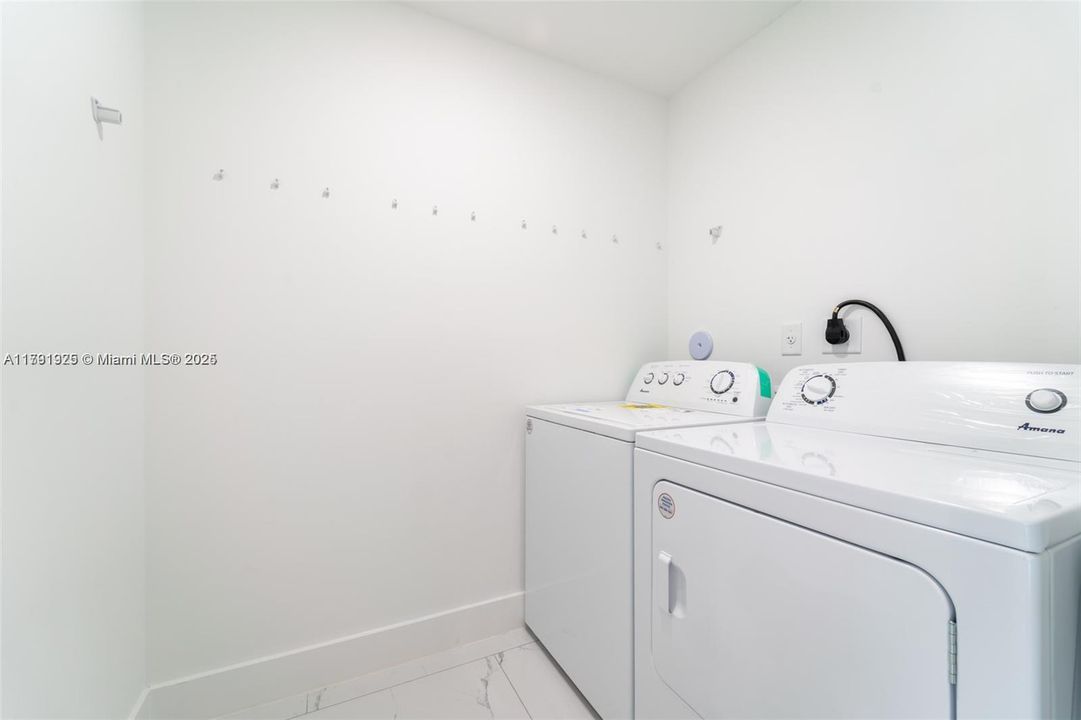 UNITS VARY DEPENDING ON FLOORPLAN TYPE