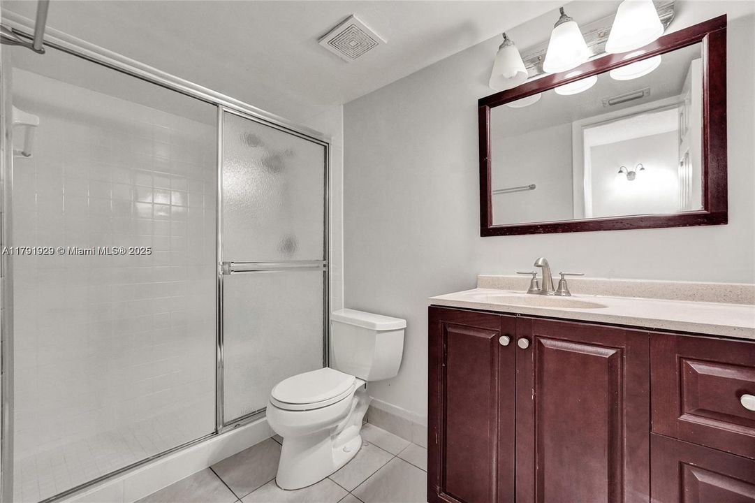 Recently Rented: $2,400 (2 beds, 2 baths, 1220 Square Feet)