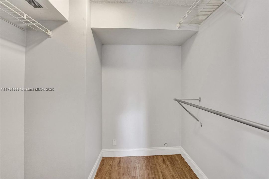 Recently Rented: $2,400 (2 beds, 2 baths, 1220 Square Feet)