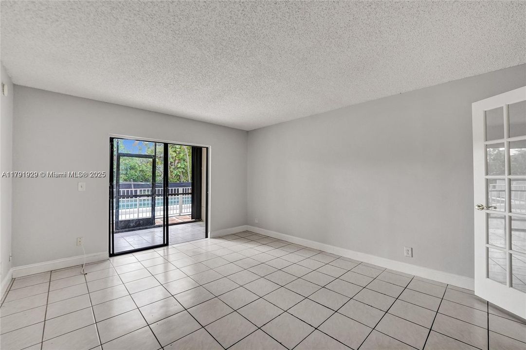 Recently Rented: $2,400 (2 beds, 2 baths, 1220 Square Feet)