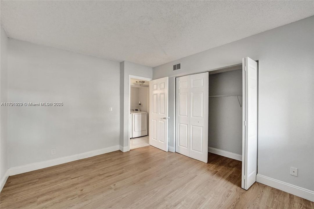 Recently Rented: $2,400 (2 beds, 2 baths, 1220 Square Feet)