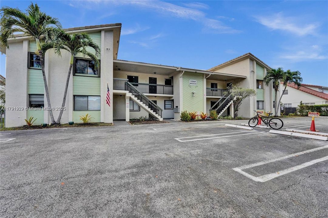 Recently Rented: $2,400 (2 beds, 2 baths, 1220 Square Feet)