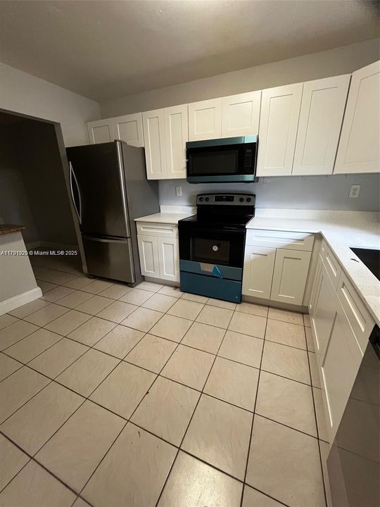 Recently Rented: $2,400 (2 beds, 2 baths, 1220 Square Feet)