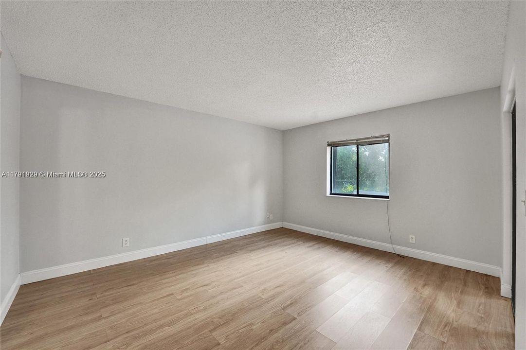 Recently Rented: $2,400 (2 beds, 2 baths, 1220 Square Feet)