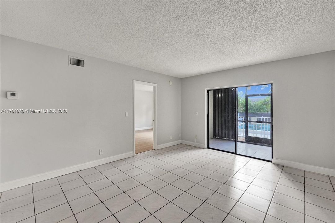 Recently Rented: $2,400 (2 beds, 2 baths, 1220 Square Feet)