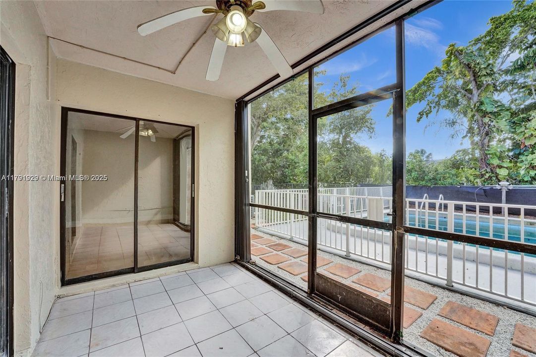 Recently Rented: $2,400 (2 beds, 2 baths, 1220 Square Feet)