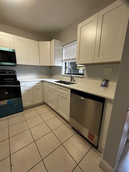 Recently Rented: $2,400 (2 beds, 2 baths, 1220 Square Feet)