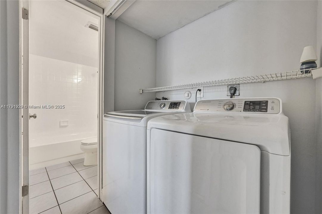 Recently Rented: $2,400 (2 beds, 2 baths, 1220 Square Feet)