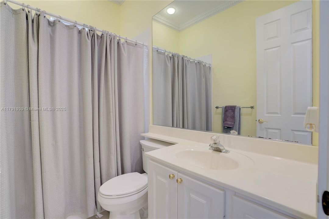 Activo con contrato: $6,000 (3 camas, 2 baños, 1962 Pies cuadrados)