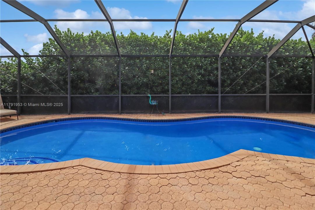 Recently Sold: $850,000 (4 beds, 2 baths, 2094 Square Feet)