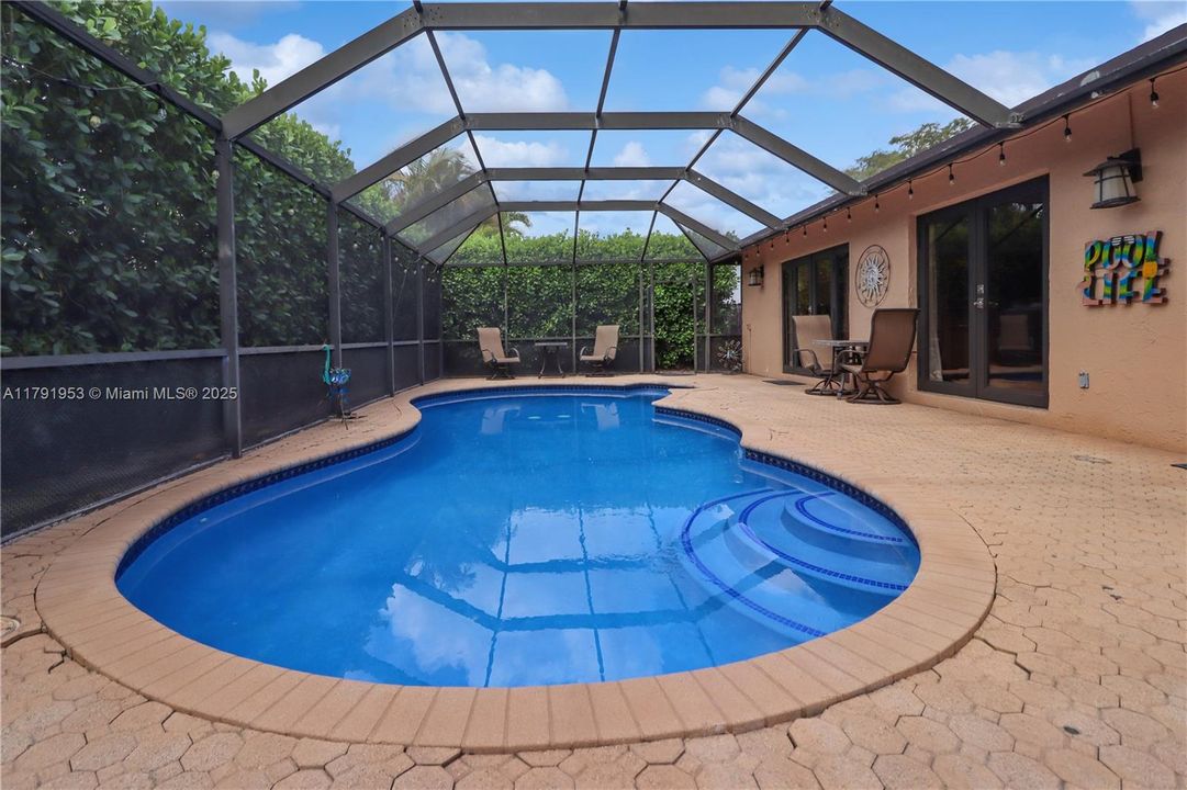 Recently Sold: $850,000 (4 beds, 2 baths, 2094 Square Feet)