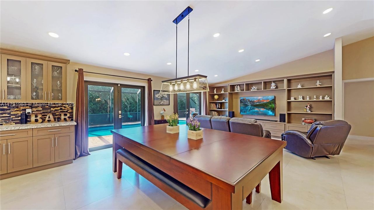 Recently Sold: $850,000 (4 beds, 2 baths, 2094 Square Feet)