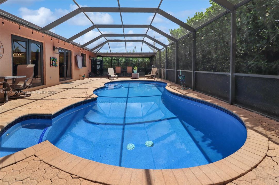 Recently Sold: $850,000 (4 beds, 2 baths, 2094 Square Feet)