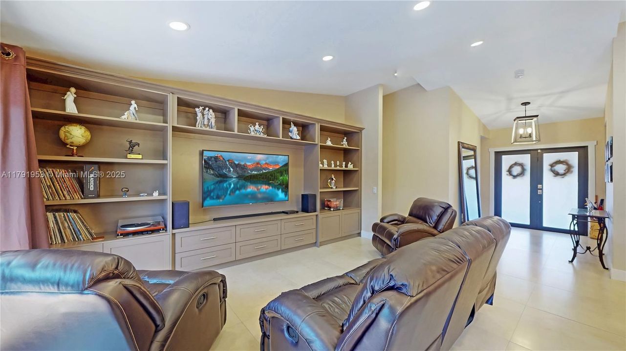 Recently Sold: $850,000 (4 beds, 2 baths, 2094 Square Feet)