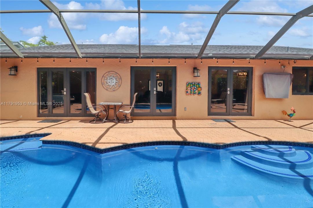 Recently Sold: $850,000 (4 beds, 2 baths, 2094 Square Feet)