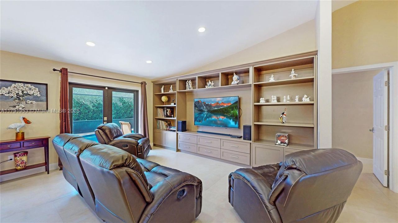 Recently Sold: $850,000 (4 beds, 2 baths, 2094 Square Feet)