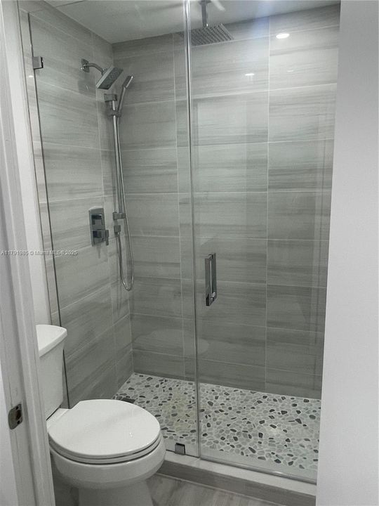 Master shower with 3 showerheads
