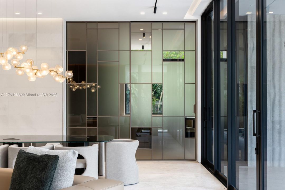 For Sale: $19,995,000 (6 beds, 7 baths, 5662 Square Feet)