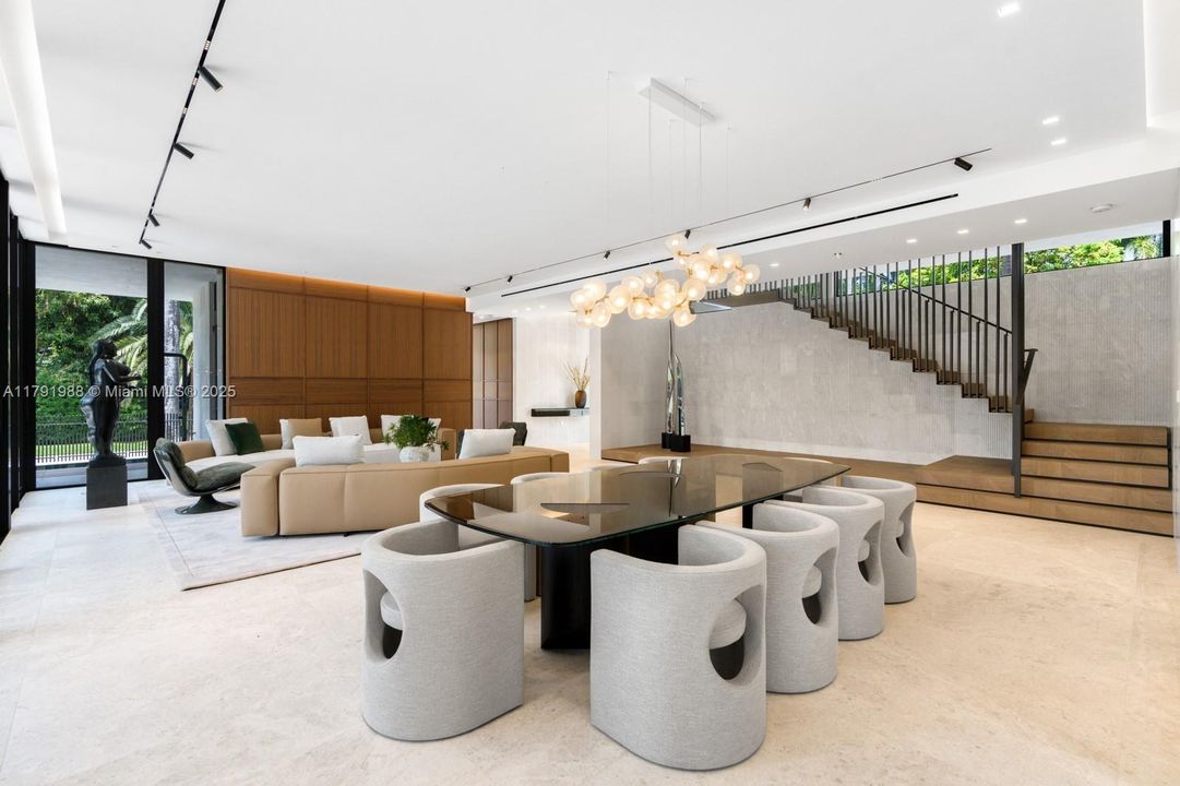 For Sale: $19,995,000 (6 beds, 7 baths, 5662 Square Feet)